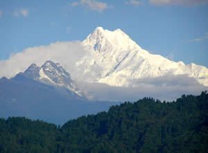 Los especialistas del San Agustín realizaron un estudio en el pico Kangchenjunga, en Nepal