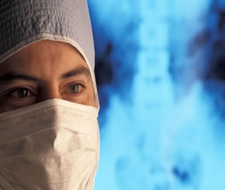 Anestesistas y radiólogos del HUCA amenazan con trabajar a reglamento