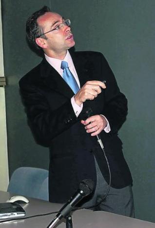 José María Viéitez, durante una conferencia en el Club Prensa Asturiana.