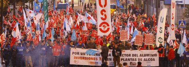 Tres mil personas salen a la calle en Avilés para exigir la continuidad de Alcoa